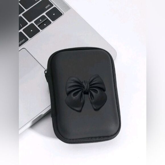 π5/$18 Bowtie Detailed Data Cable Storage Case - Picture 4 of 4